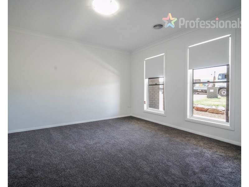 42 Paradise Drive, Gobbagombalin NSW 2650