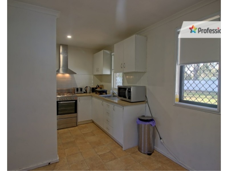 7 Warren Place, Mount Austin NSW 2650