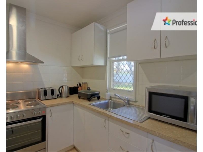 7 Warren Place, Mount Austin NSW 2650
