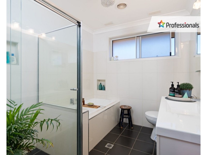 4 Stratford Avenue, Lake Albert NSW 2650