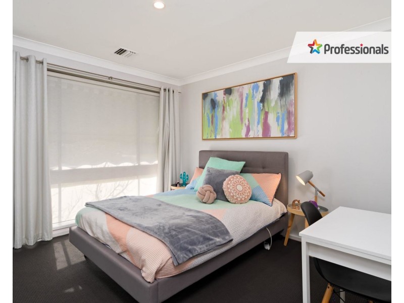 4 Stratford Avenue, Lake Albert NSW 2650