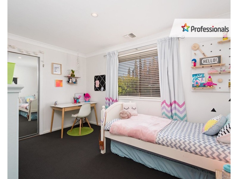 4 Stratford Avenue, Lake Albert NSW 2650