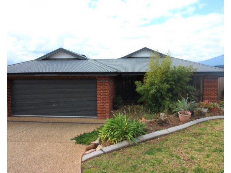 4 Kolor Place, Bourkelands NSW 2650