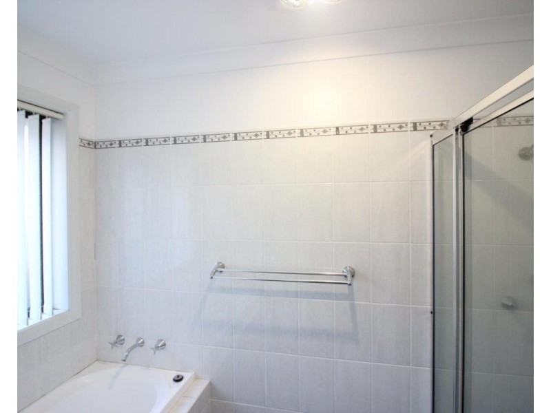 4 Kolor Place, Bourkelands NSW 2650