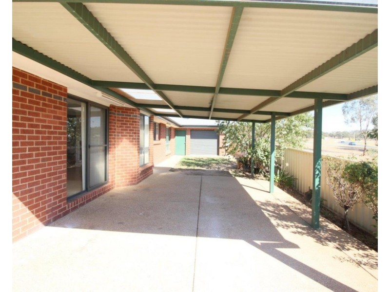 4 Kolor Place, Bourkelands NSW 2650
