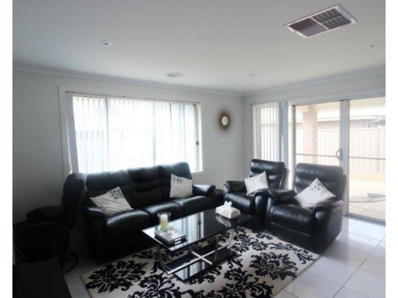 16 Watson Boulevard, Lloyd NSW 2650