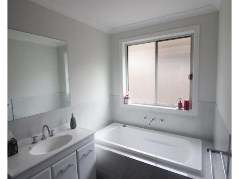 16 Watson Boulevard, Lloyd NSW 2650