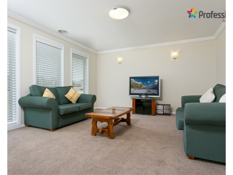 34 Deakin Avenue, Lloyd NSW 2650