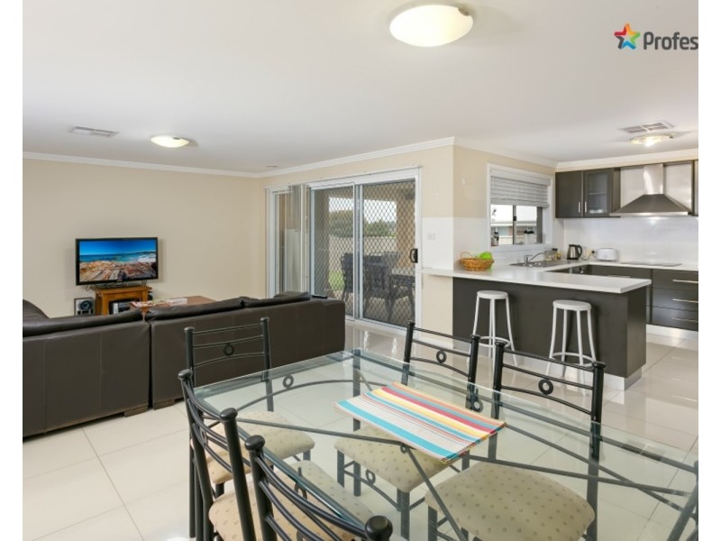 34 Deakin Avenue, Lloyd NSW 2650