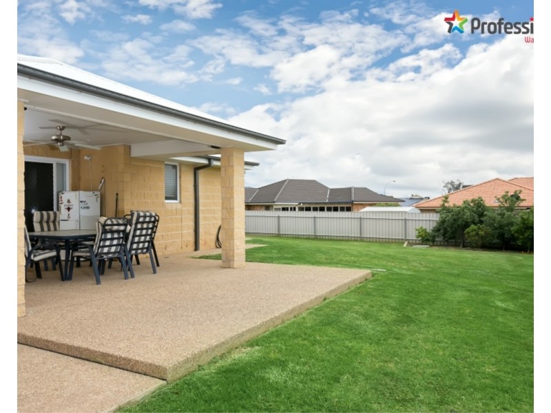 34 Deakin Avenue, Lloyd NSW 2650