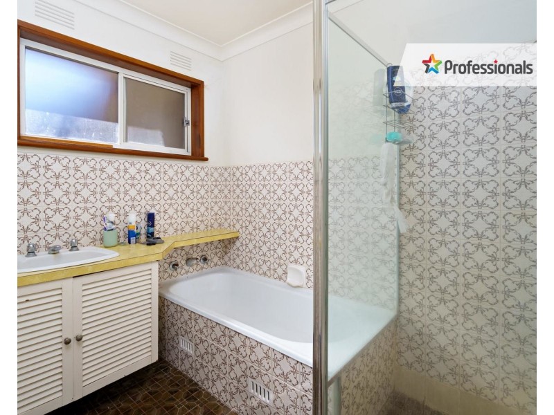 9 Banks Avenue, Kooringal NSW 2650