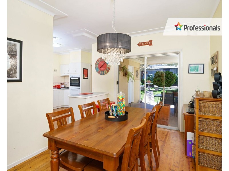 16 Waratah Street, Kooringal NSW 2650