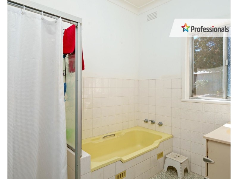 16 Waratah Street, Kooringal NSW 2650