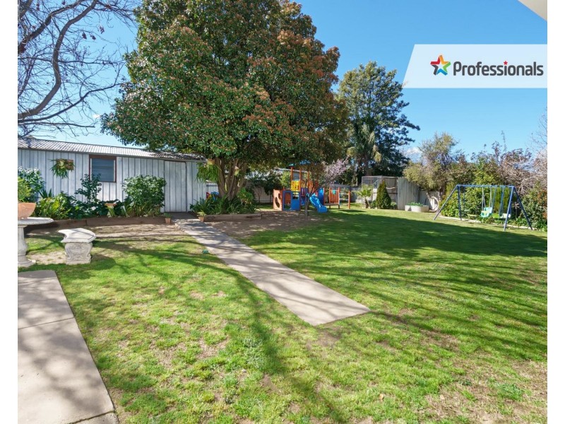 16 Waratah Street, Kooringal NSW 2650