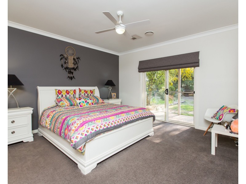 21 Rowan Road, Lake Albert NSW 2650