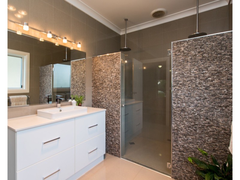 21 Rowan Road, Lake Albert NSW 2650
