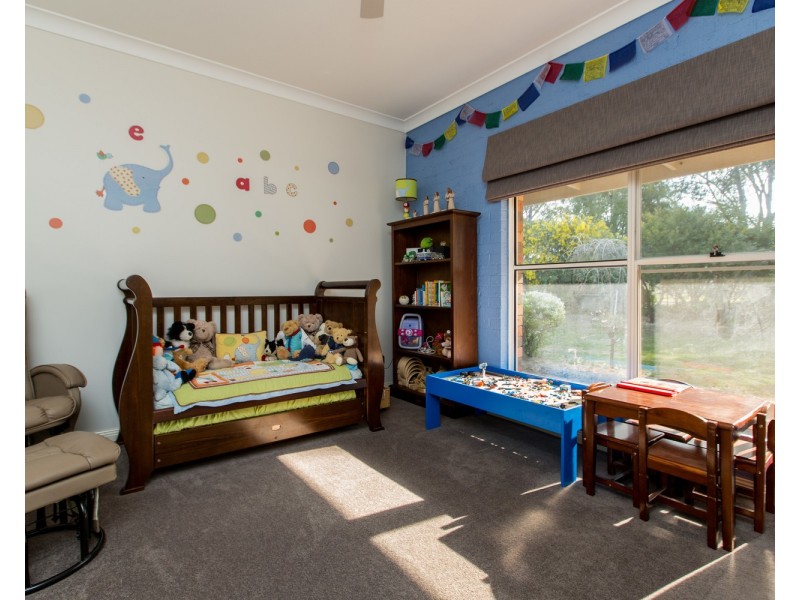 21 Rowan Road, Lake Albert NSW 2650