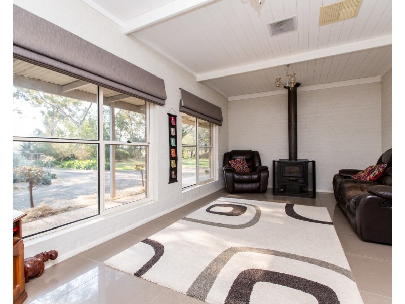 21 Rowan Road, Lake Albert NSW 2650