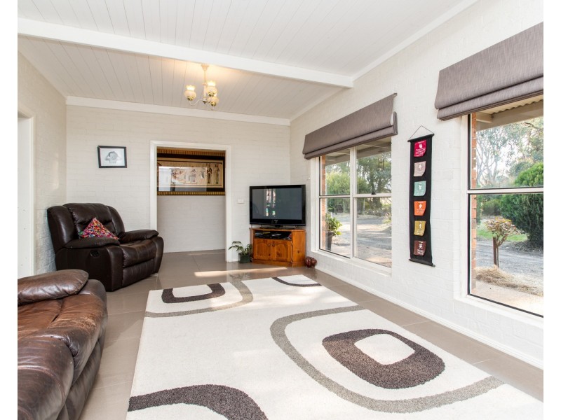 21 Rowan Road, Lake Albert NSW 2650