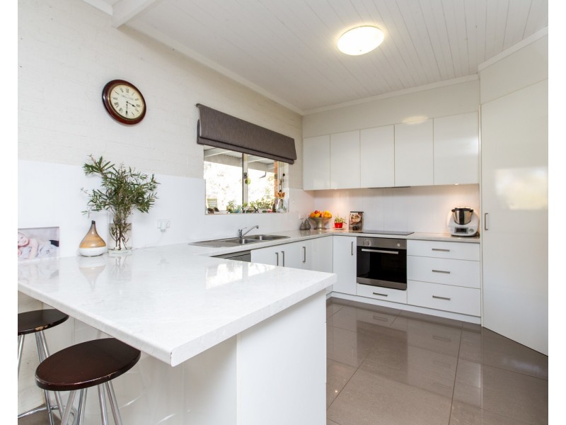 21 Rowan Road, Lake Albert NSW 2650