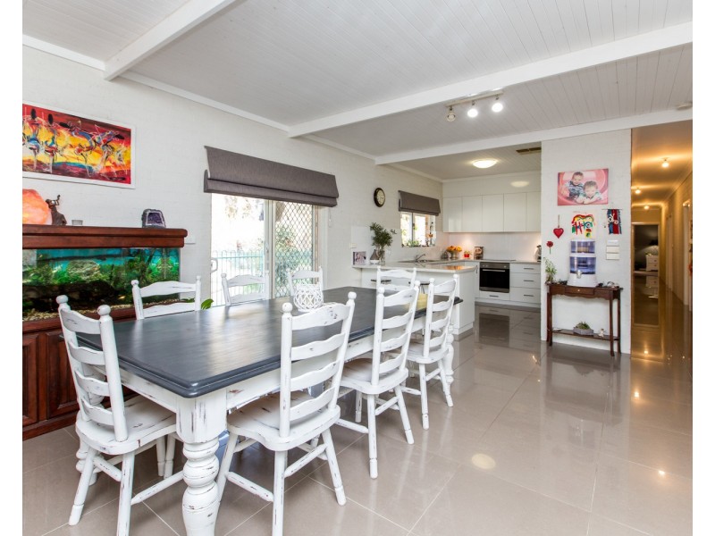 21 Rowan Road, Lake Albert NSW 2650