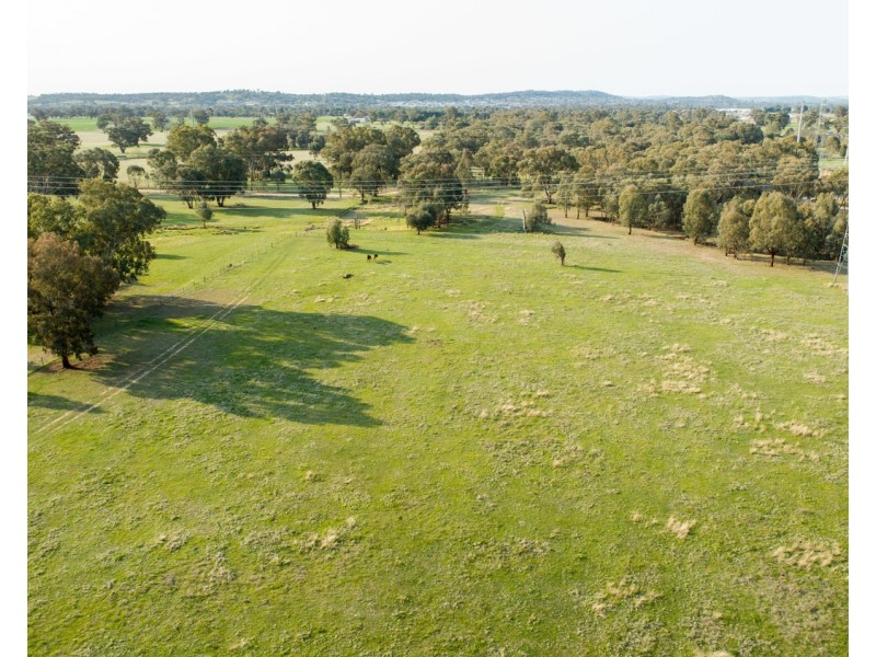 21 Rowan Road, Lake Albert NSW 2650