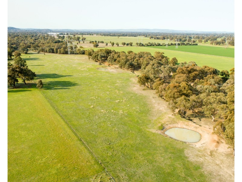 21 Rowan Road, Lake Albert NSW 2650