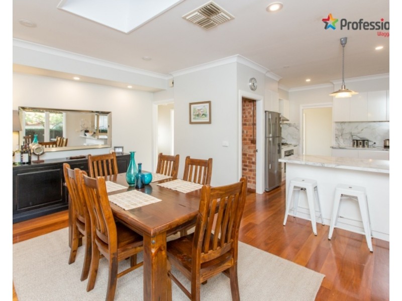 4 Lakehaven Drive, Lake Albert NSW 2650