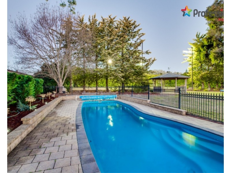 4 Lakehaven Drive, Lake Albert NSW 2650