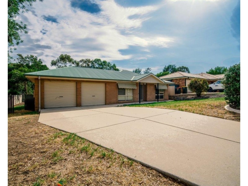 33 Bourkelands Drive, Bourkelands NSW 2650