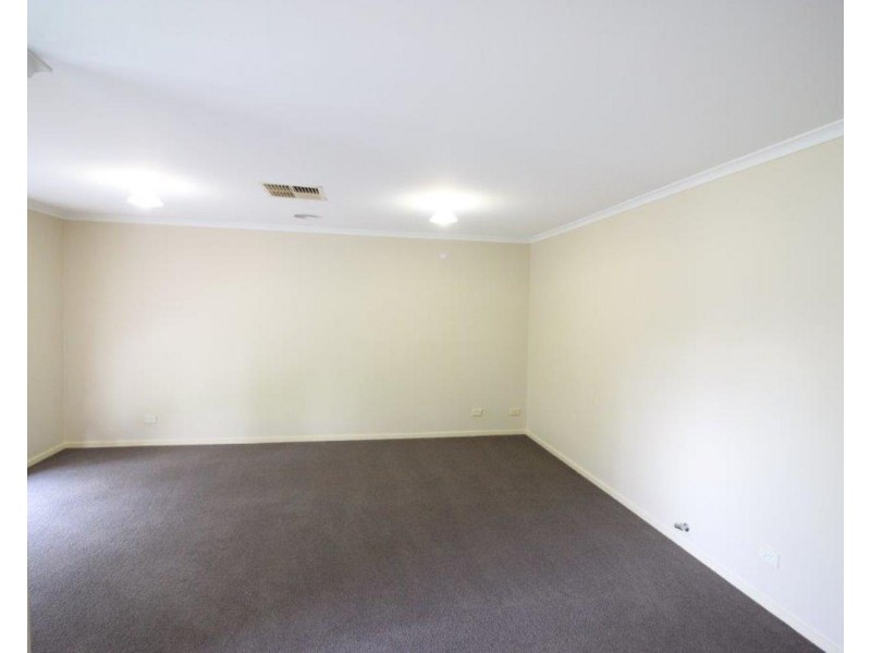 33 Bourkelands Drive, Bourkelands NSW 2650