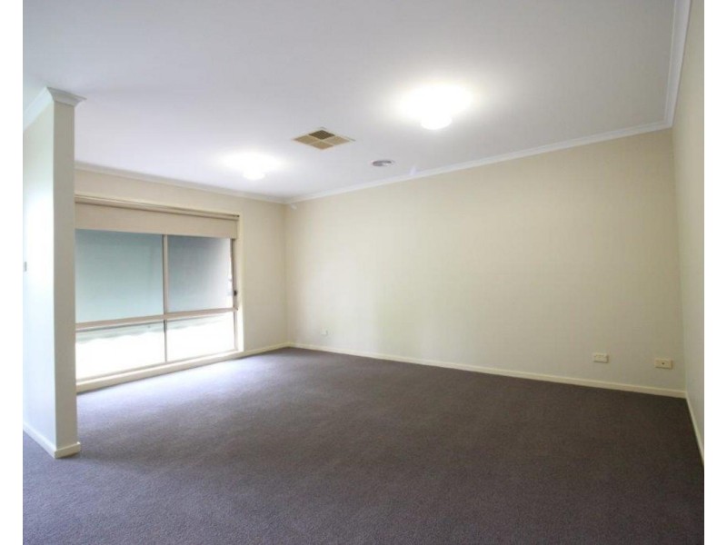 33 Bourkelands Drive, Bourkelands NSW 2650