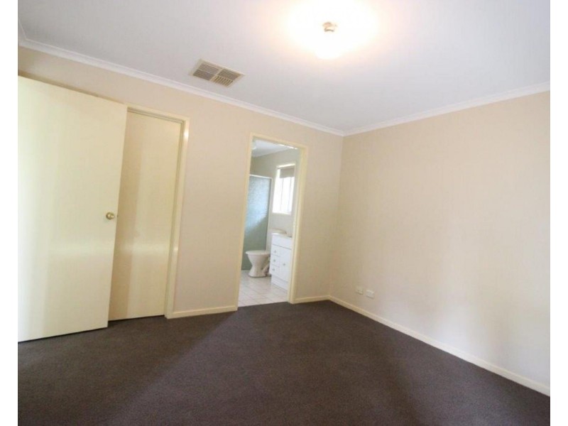 33 Bourkelands Drive, Bourkelands NSW 2650