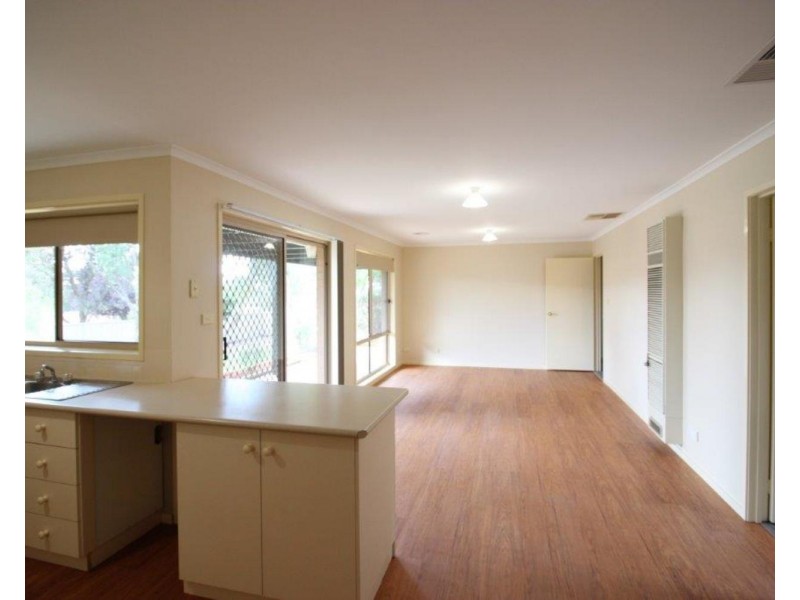 33 Bourkelands Drive, Bourkelands NSW 2650