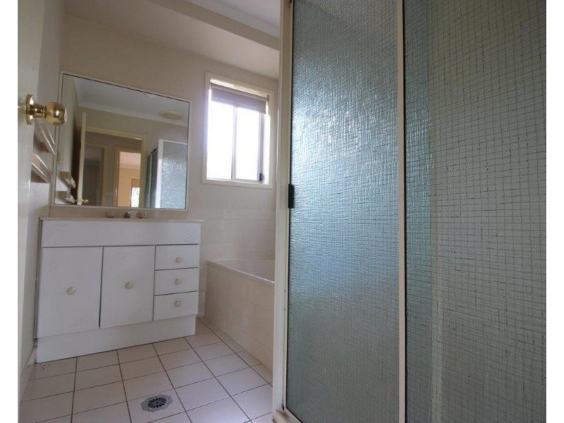 33 Bourkelands Drive, Bourkelands NSW 2650