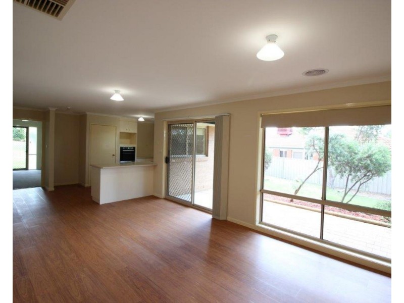 33 Bourkelands Drive, Bourkelands NSW 2650