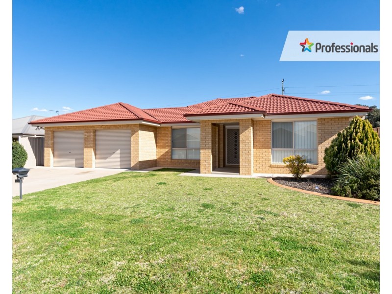 43 Barrima Drive, Glenfield Park NSW 2650