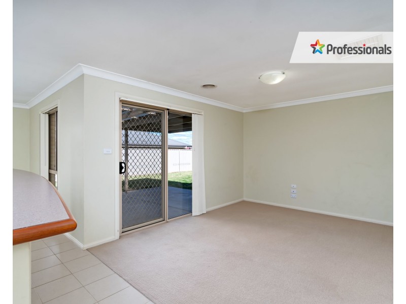 43 Barrima Drive, Glenfield Park NSW 2650