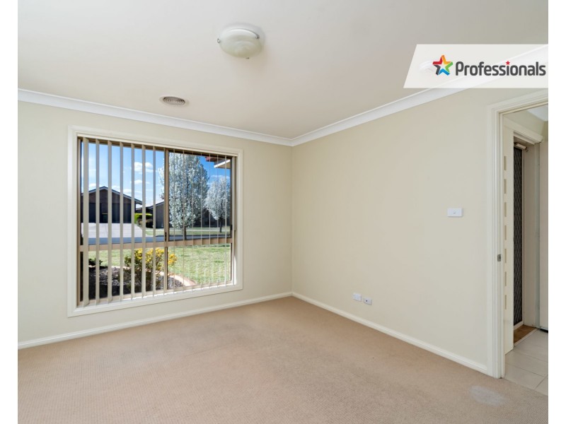 43 Barrima Drive, Glenfield Park NSW 2650
