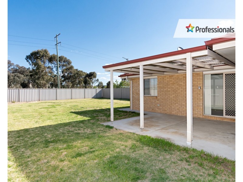 43 Barrima Drive, Glenfield Park NSW 2650