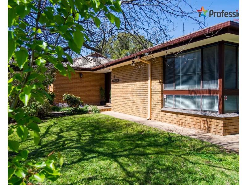 1 Nyrang Street, Tolland NSW 2650