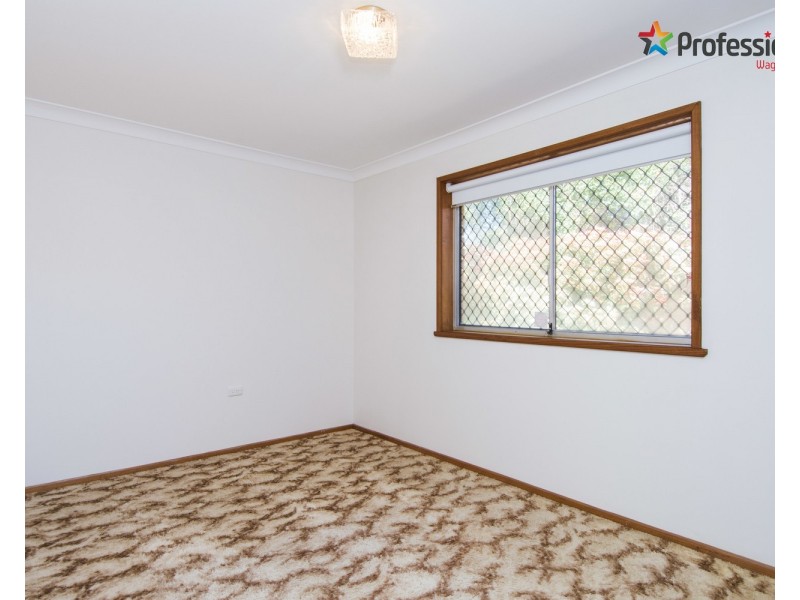 1 Nyrang Street, Tolland NSW 2650