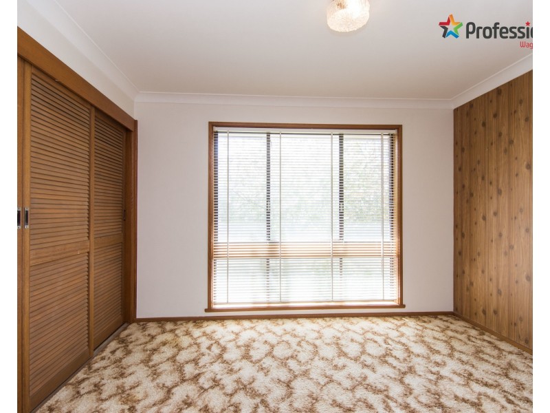 1 Nyrang Street, Tolland NSW 2650