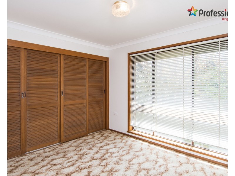 1 Nyrang Street, Tolland NSW 2650