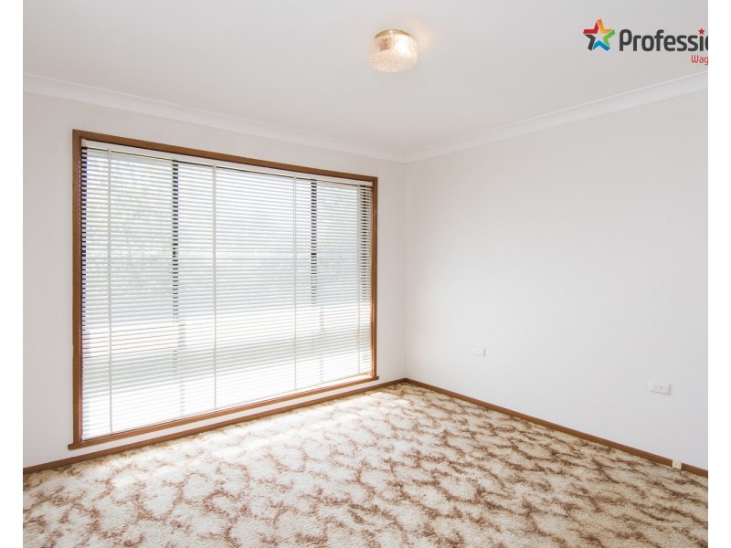 1 Nyrang Street, Tolland NSW 2650