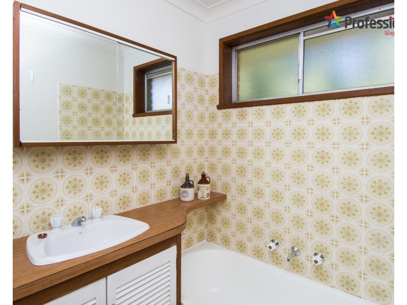 1 Nyrang Street, Tolland NSW 2650