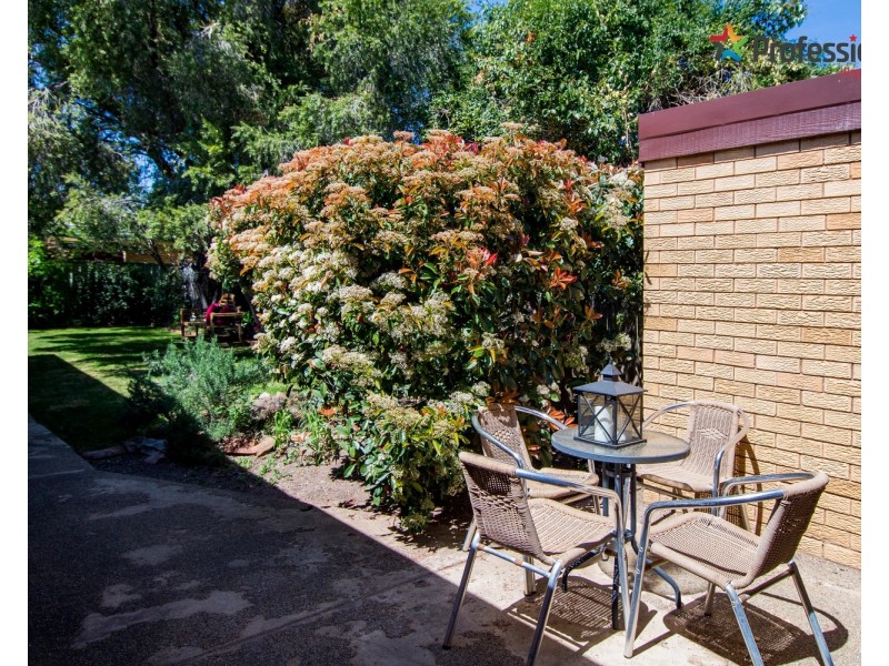 1 Nyrang Street, Tolland NSW 2650