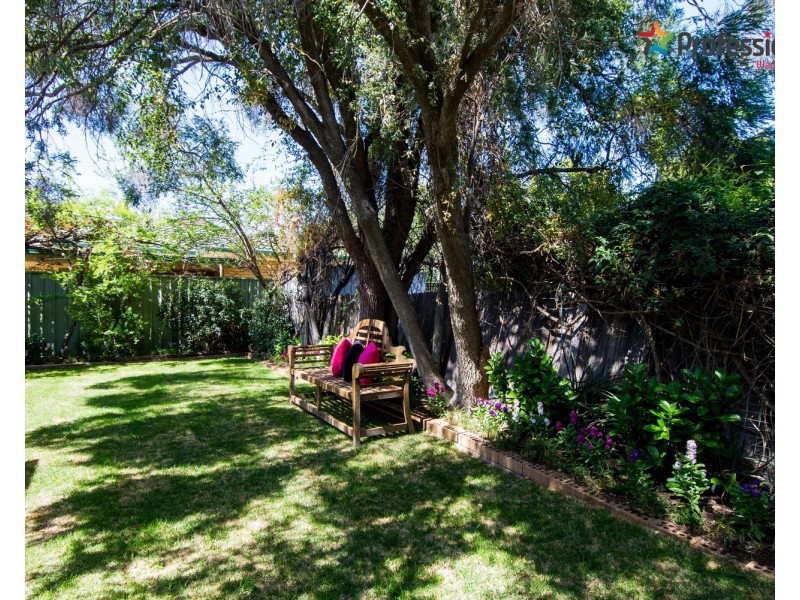 1 Nyrang Street, Tolland NSW 2650