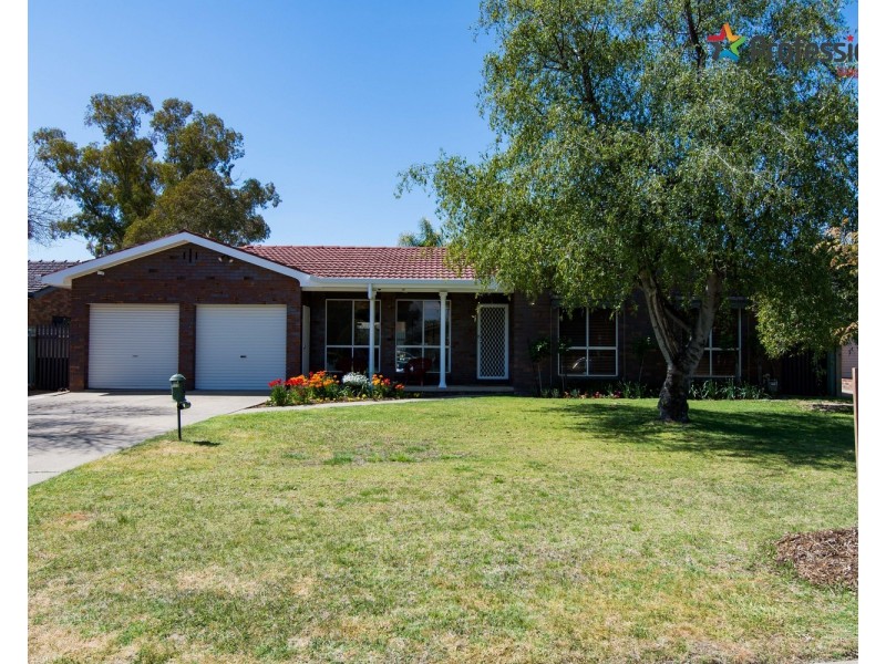 13 Myall Crescent, Lake Albert NSW 2650