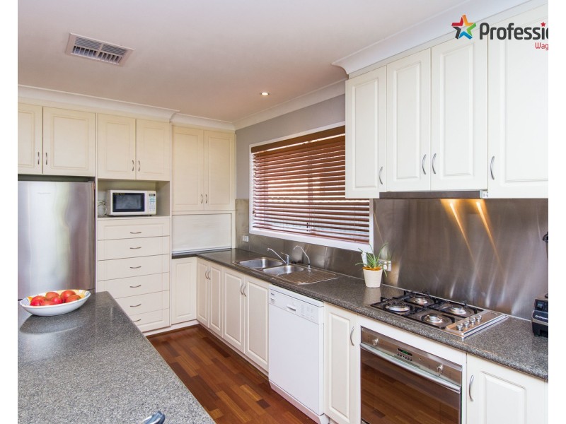 13 Myall Crescent, Lake Albert NSW 2650